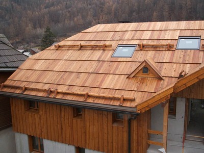 Couverture toit bardeau mélèze